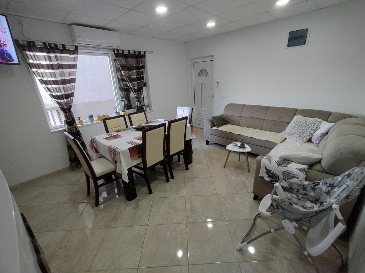 Apartman Magdalena トレビニエ エクステリア 写真